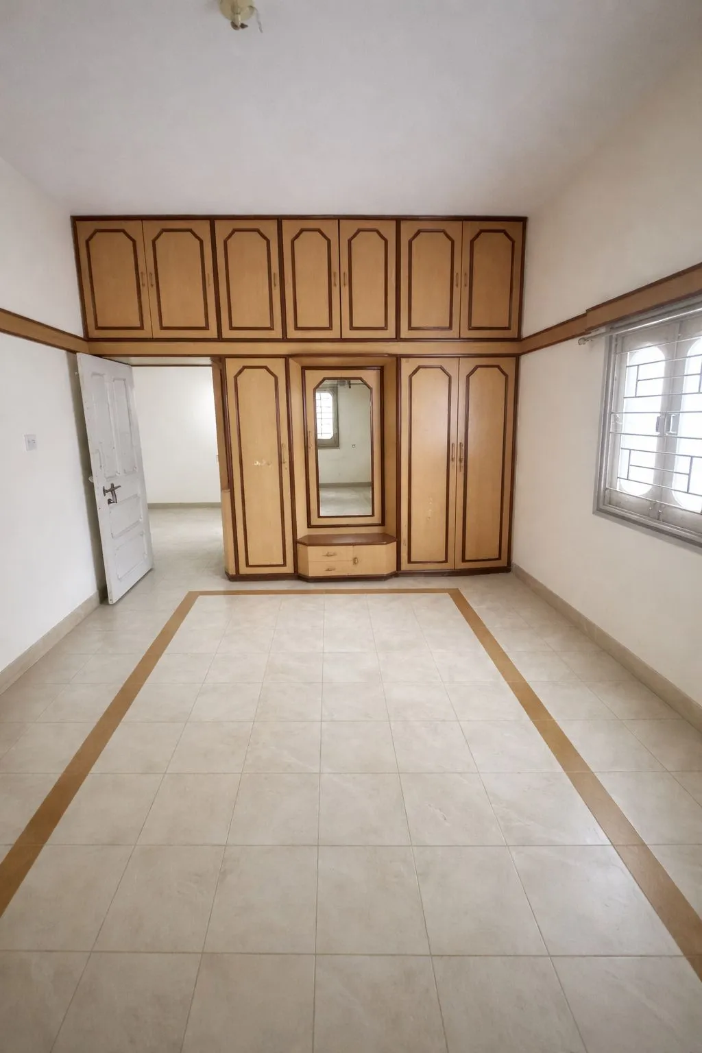 Premium Furnished 1-Room Space (14×18 Ft) with Attached Toilet for Rent at Virani Circle Road, Bhavnagar property in Bhavnagar