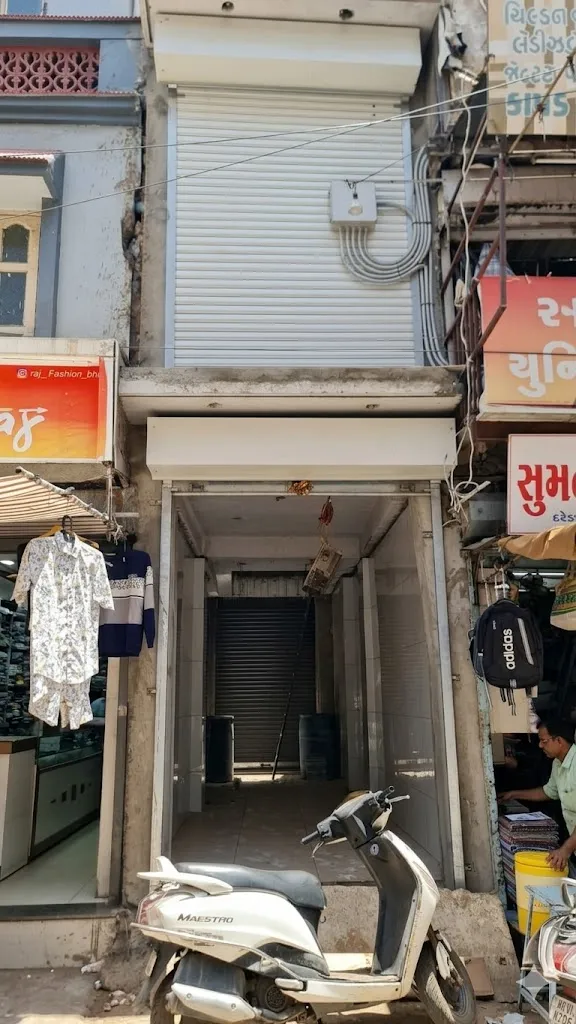 Prime 2-Storey Commercial Shop for rent Opposite Darbargadh | Bhavnagar Main Market in Bhavnagar