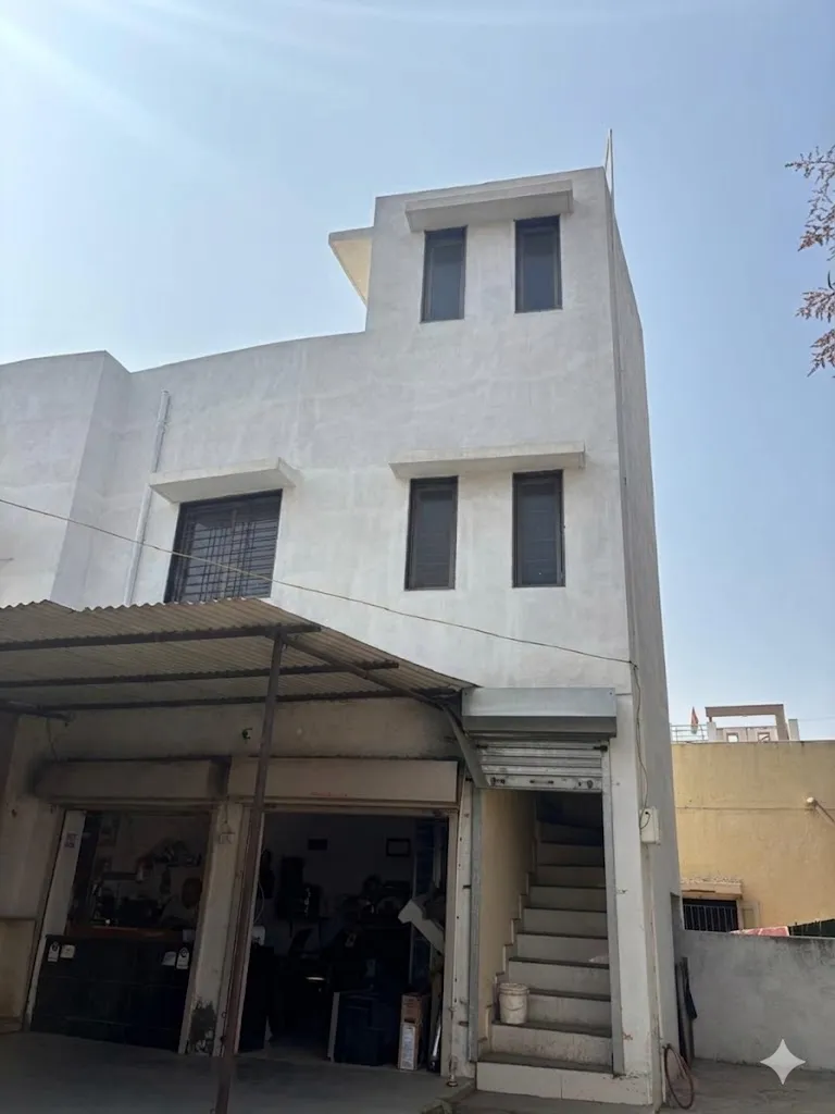 Commercial 600 Sq. Ft. small hall for rent behind Shivnagar, near Mangalam Hall Road, Bhavnagar. Perfect for small businesses, offices, or clinics. in Bhavnagar